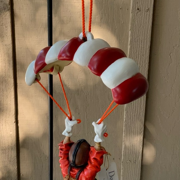 Clown On A Parachute - Picture 5 of 12